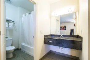The Vistas - Bathroom