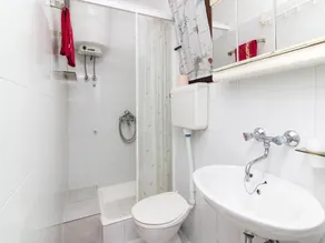 Apartments Ana Valbandon - Bathroom