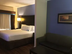 Days Inn & Suites by Wyndham Galveston West/Seawall - Chambre
