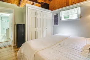 Breathtaking Newbury Cottage w/ Deck on Chalk Pond - Interiör
