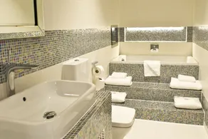 The Lodge at Kingswood - Bathroom