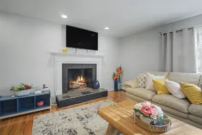 3 Mi to Talcott Mtn! Family Home w/ Yard & Grill - Interior