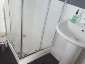 The Village Inn - Bathroom