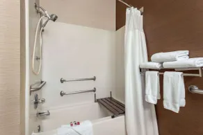 Baymont by Wyndham Tulsa - Salle de bain