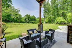 Creekside Retreat w/ Mtn Views in Lambsburg! - Interni