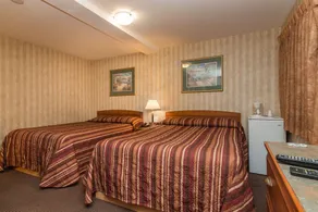 Canadas Best Value Inn Chinook Station - Room