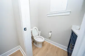 Modern Home near Plaza Midwood - Bathroom