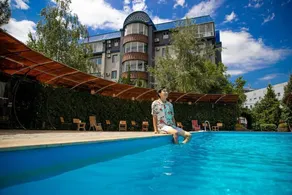 Golden Dragon Hotel - Pool