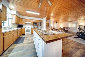 North Jackson Vacation Rental w/ Wraparound Deck! - Innvendig