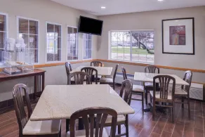 Regency Inn Geneseo - Restaurant