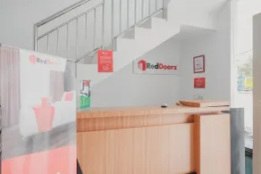 RedDoorz Syariah near Transmart Lampung - Reception