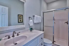Luna Sea 4 Bedroom Holiday Home by Five Star Properties - Bad