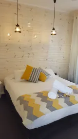 Town House Motor Inn - Room
