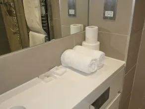 Milburn House  Luxury Apartments - Bagno