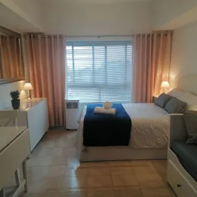 Charming Studio Apartment with Pool Access in Central Gibraltar - Quarto