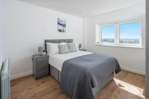 Skyvillion - London River Thames Top Floor Apartments by Woolwich Ferry, Mins to London ExCel, O2 Arena , London City Airport with Parking - Værelse