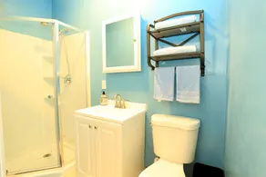 Independent Suite - Bathroom