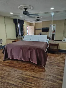 Deluxe Inn - Savannah - Room