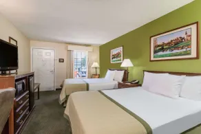 Baymont by Wyndham Waycross - Room
