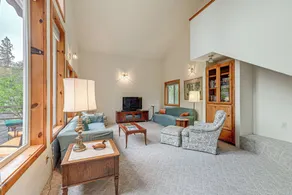 Close to Wine Trail: Home w/ Deck Near Applegate - Interni