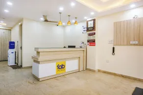 FabHotel Taugan Inn - Nr Yashobhoomi Convention Centre - Resepsjon
