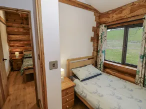 Douglas Cabin at Salford Court Farm Fishing Cabins - Chambre