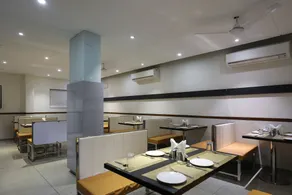 Hotel Ashray Inn Express - Restaurant