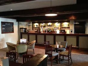 Beverley Inn & Hotel - Interior entrance