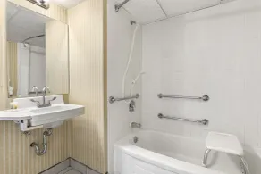 Days Inn by Wyndham Bridgewater Conference Center - Salle de bain