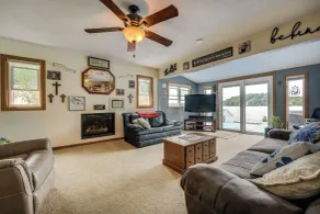 Charming Battle Creek Cottage w/ Dock! - Interiör