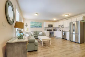 Walk to Beach & Pier: Quiet Retreat in Surf City - Intérieur