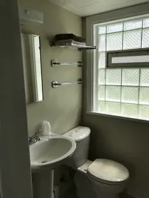 Crest Motel - Bathroom