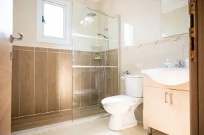 Narcissos Nissi Beach Apartment D9 - Badezimmer