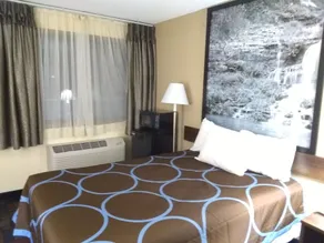 Super 8 by Wyndham Boonville - Chambre