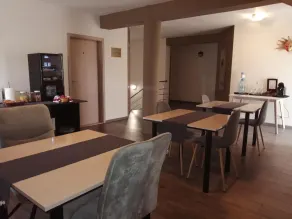 GreenWood Residence - Restaurant