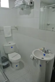 Hotel San Martin - Bathroom