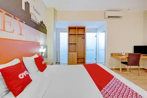 Sans Vibes Hotel Syariah Graha 100 Gubeng Surabaya - Room