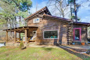 Waterfront Log Cabin in Kentucky: Fire Pit, Grill! - Interiør