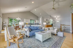 Private Shoreline & Green Bay Views! Family Home - Innenbereich