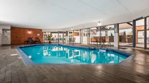 Best Western Laval-Montreal & Conference Centre - Piscine