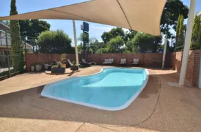 The Crossing Motel - Piscina