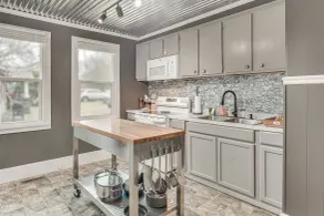 Couple's Retreat 2 Mi to Uptown Greenwood! - Intérieur