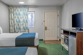 Days Inn & Suites by Wyndham Flagstaff I-40 - Zimmer