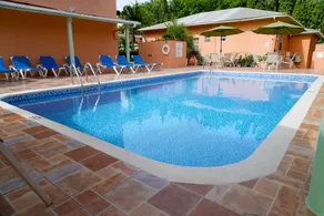 Worthing Court Apartment Hotel - Pool