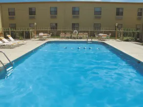 La Quinta Inn by Wyndham Moline Airport - Piscine