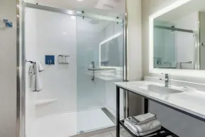Cambria Hotel Bettendorf - Quad Cities - Zimmer