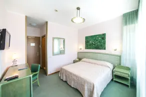 Hotel American - Room