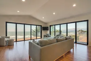 Beachfront, Pool, and Views on Oregon Coast: 5BR - Interiør