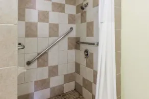 Days Inn by Wyndham Kent - Akron - Salle de bain
