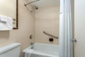 Days Inn by Wyndham Breezewood - Badezimmer